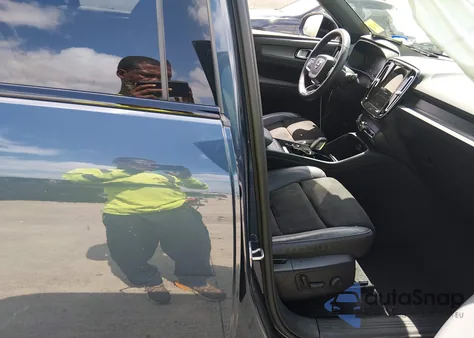 2022 Volvo Xc40 T4 R-Design from USA, damaged, VIN YV4AC2HMXN2646136